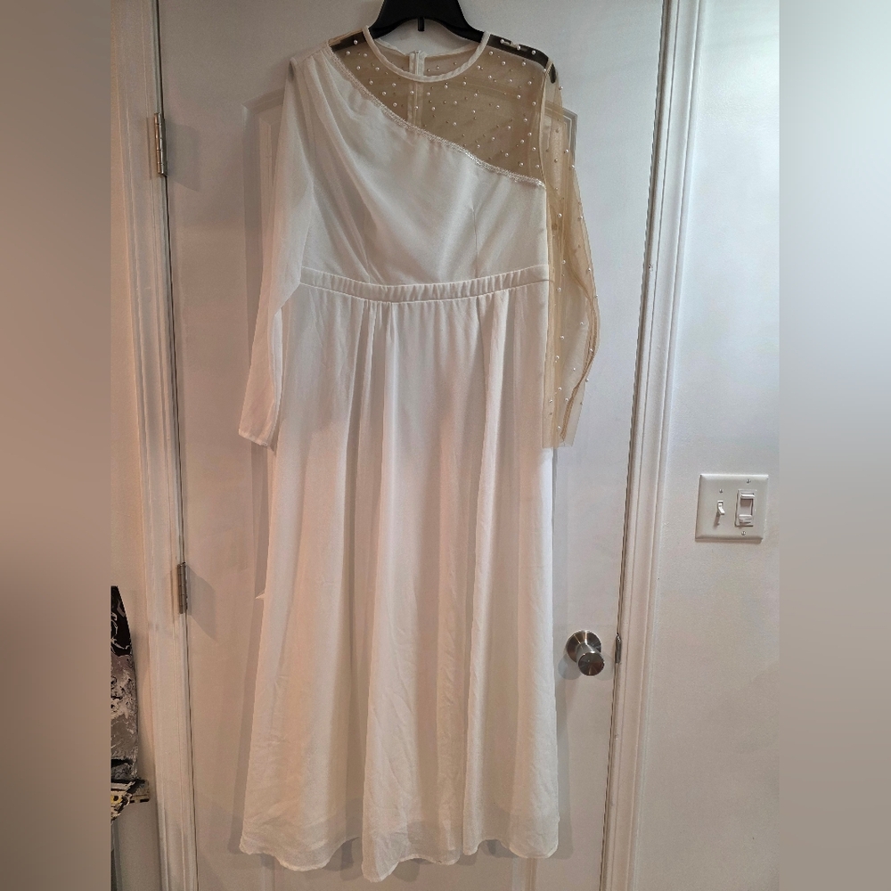 Elegant White and Cream Dress. XL